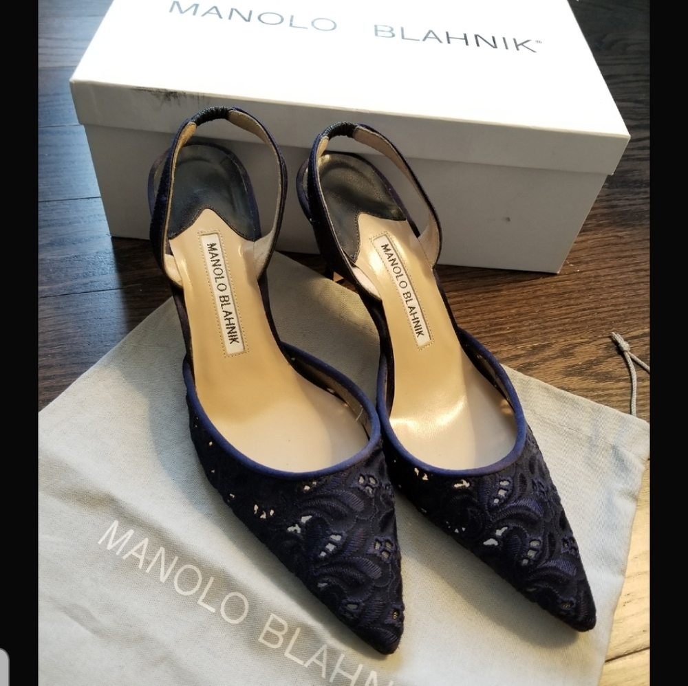 MANOLO BLAHNIK Crocheted Slingback Pumps